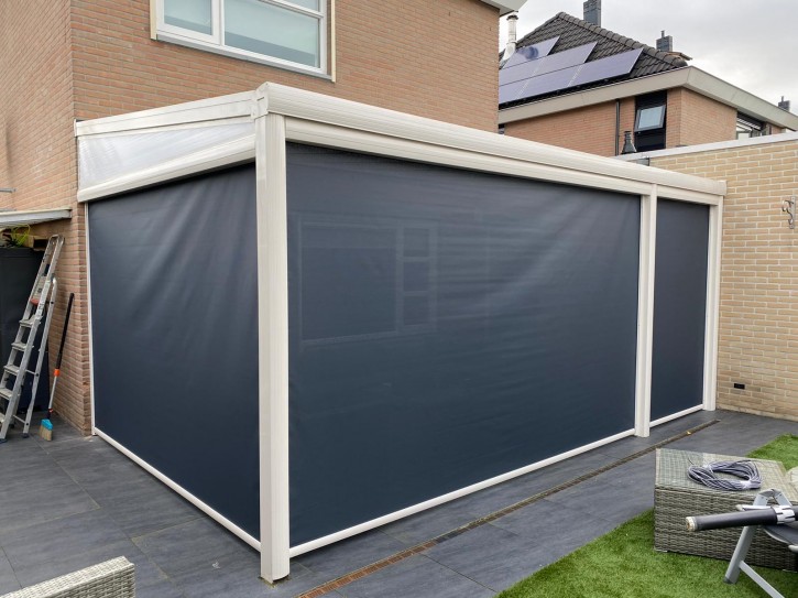 Senkrechtmarkise RS Screen 95 mit der Höhe von 260cm Breite 300cm